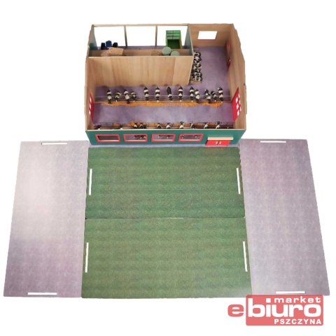 STAJNIA Z PASTWISKIEM 75X61X29CM 1:32 HIPO